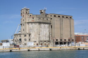Port_of_Livorno_old_silo_01_@chesi