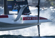 REGATE AVVINCENTI E SPETTACOLARI NEL GOLFO DI NAPOLI INTRIGUING AND OUTSTANDING RACING ON THE BAY OF NAPLES