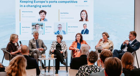 (Da sx Isabelle Ryckbost, Bart Jan Hoevers, Willemien Koning, Sara Matthieu, Berte Simons, Cas König; foto courtesy Port of Rotterdam)